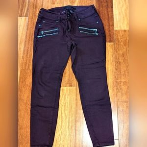 Torrid skinny jeans with zipper accents